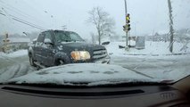 Ce conducteur devient fou après s'être fait couper la route ! Road Rage