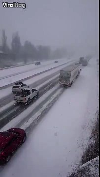 Plus de 100 voitures accidentées dans un carambolage sur l'autoroute 401 dans l'Ontario