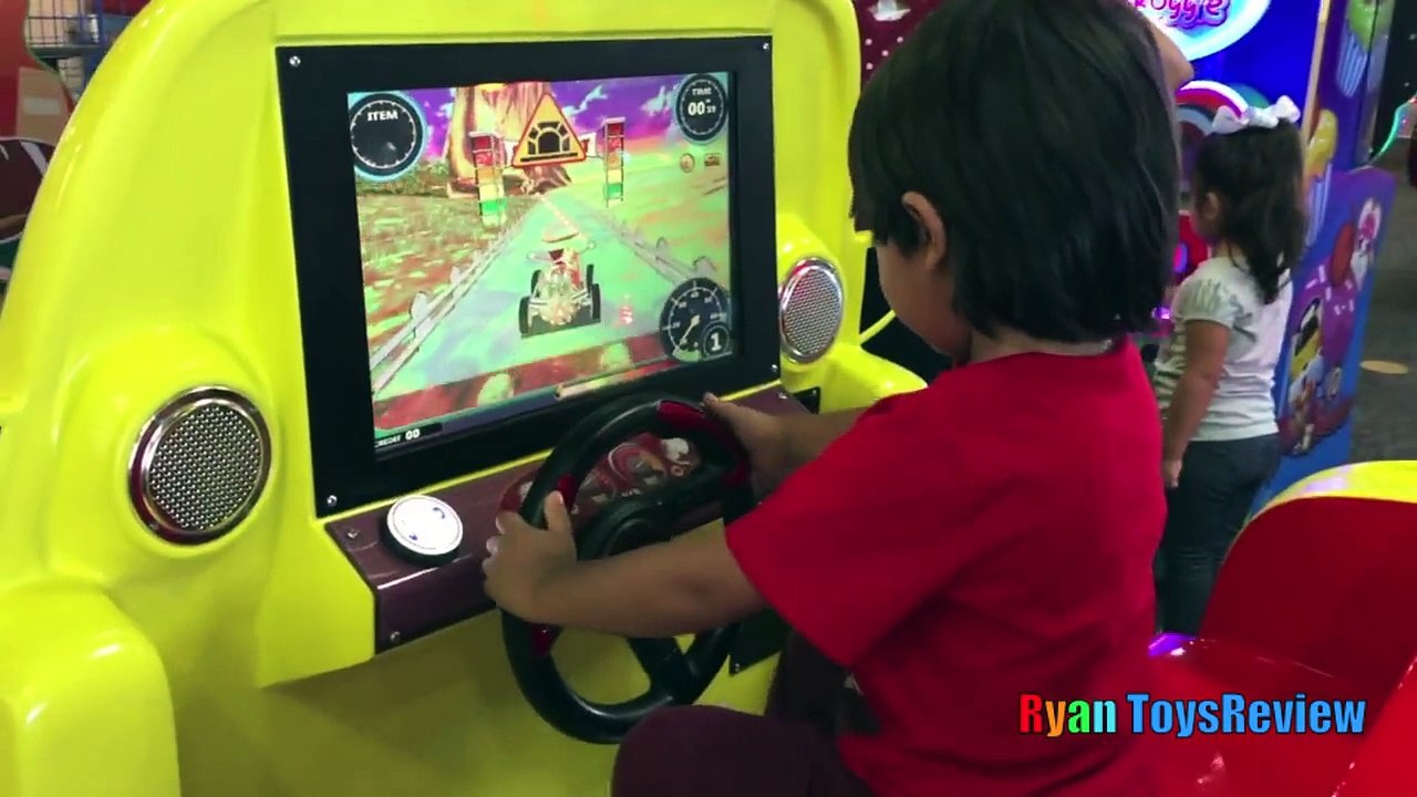 Chuck E Cheese Family Fun Indoor Games and Activities for Kids Children Play Area Ryan ToysReview-tc