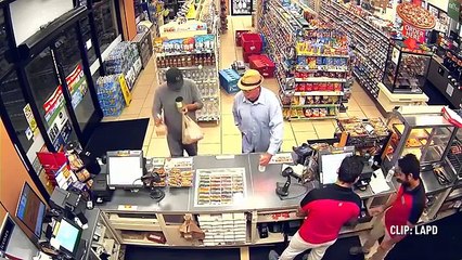 Un homme braque une station essence en se servant sa main pour faire croire qu’il est armé