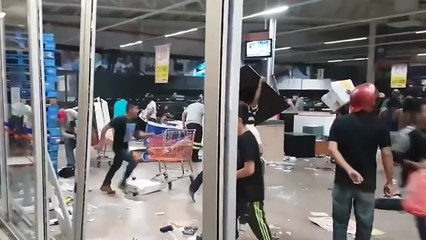 Pillage dans les magasins du Mexique