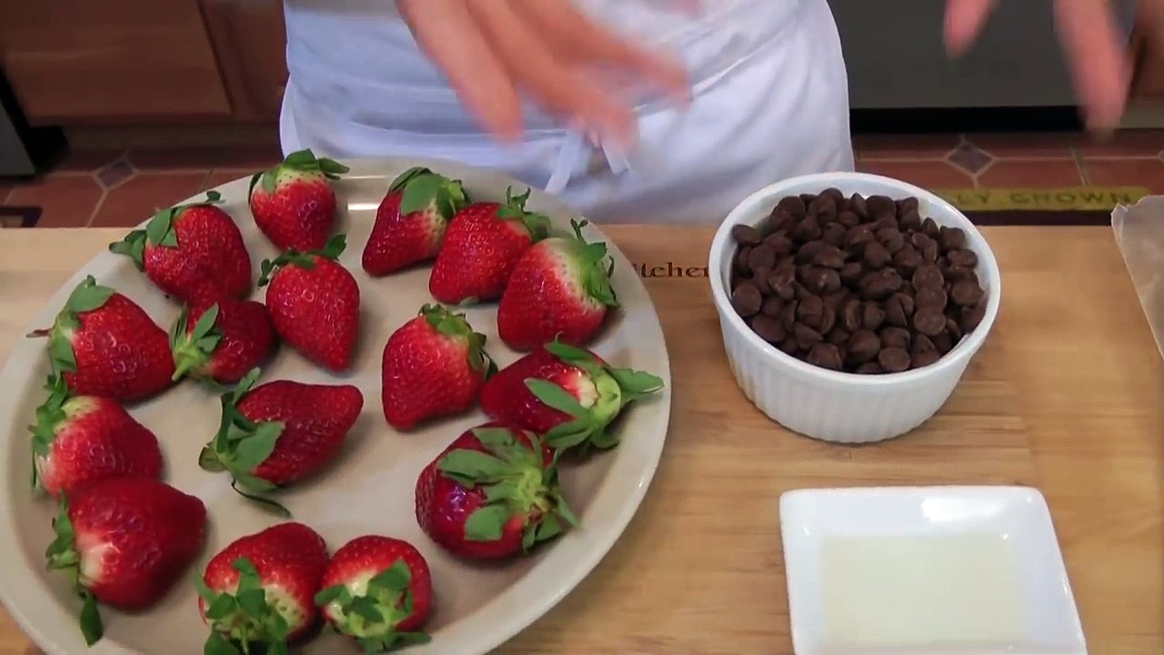 How to Make Chocolate Covered Strawberries