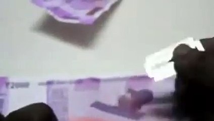 चिप 2000 रुपये नोट में पाया _ Chip found in the notes of Rs 2000 -AWeTaN1TZiI