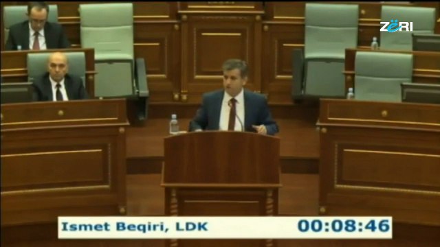 Mbahet seanca e jashtëzakonshme e Kuvendit të Republikës së Kosovës në të cilën do të mbahet debat parlamentar në lidhje me mbajtjen në arrest të kryetarit të Aleancës për Ardhmërinë e Kosovës, Ramush Haradinaj, në Francë.