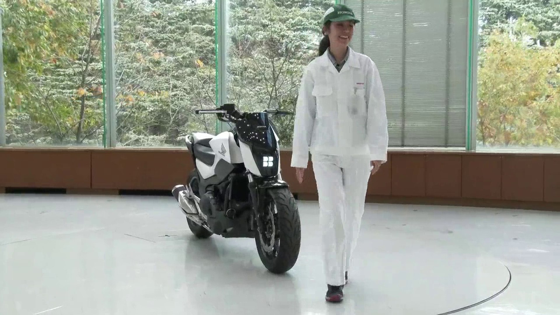 Honda Ride Assist : la moto qui roule seule - Vidéo Dailymotion