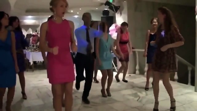 Веселый танец на новый год 2014