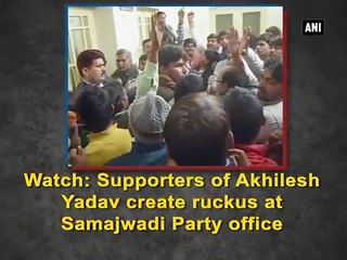 Akhilesh Yadav's supporters create ruckus at Samajwadi Party office _ वनइंडिया हिन्दी-O7F_TvsPVb0