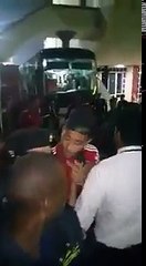 Des supporters marocains mécontents empêchent le bus de la sélection de sortir du stade