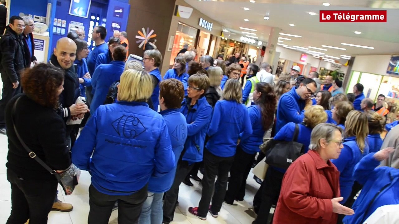 Vannes. Débrayage contre le travail du dimanche à Carrefour
