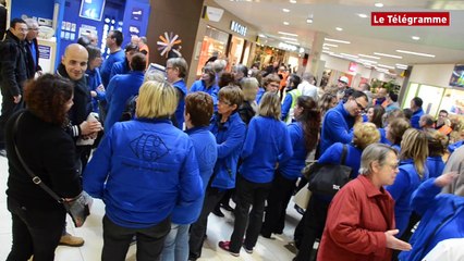 Download Video: Vannes. Débrayage contre le travail du dimanche à Carrefour