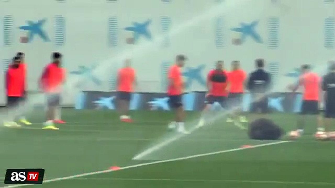 Rakitic 'HORROR' foul on Neymar in training, Neymar injured on ground
