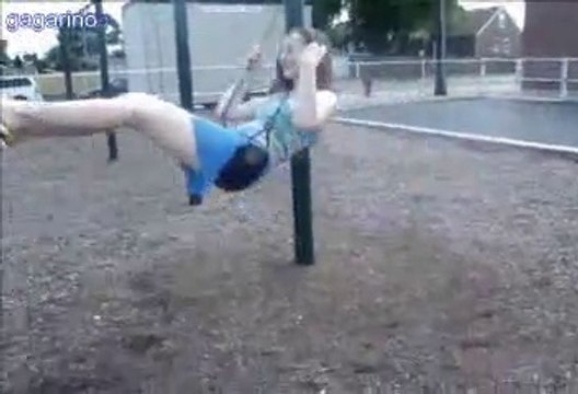 Sakar Sarışın Salıncaktan Düşüyor