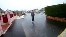 Faire du patin à glace dans sa rue (Ardennes)