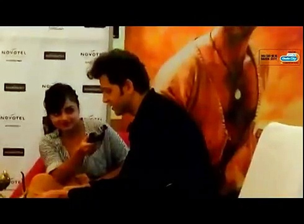 Hrithik Roshan's health tip to RJ Radhika _ Radio City 91.1-D4z5aOdhNsw