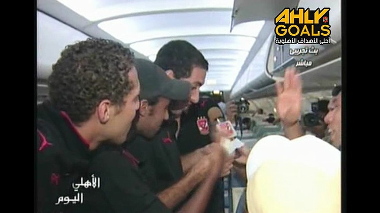 شاهد هزار وغناء لاعبى الأهلى مع محمد أبو تريكة