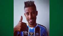 Léo Moura assina com o Grêmio e manda recado para a torcida