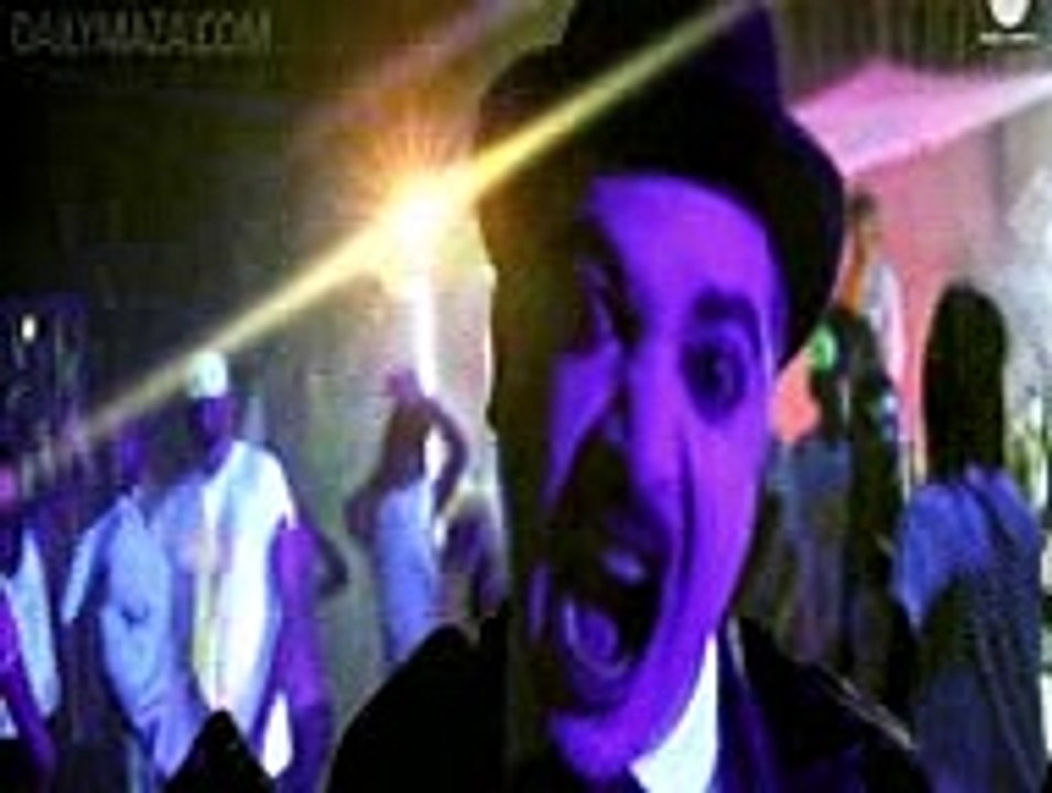 Charlie Kay Chakkar Mein (Title Song)