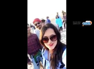 RJ Krutika & Radio City listeners having fun at Rann Utsav-hBv85bMj-so