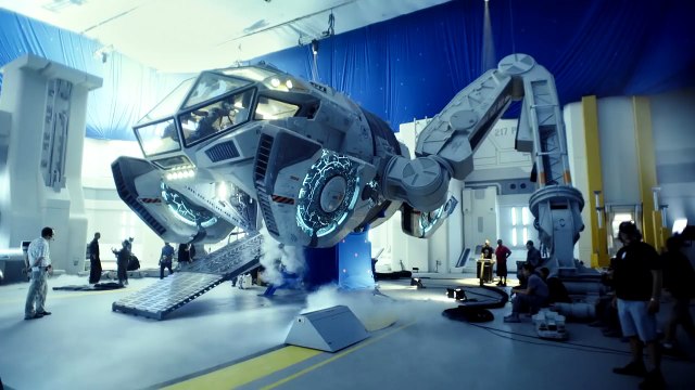 Independence Day - Wiederkehr _ Überlebensgroß - Ein offenes Gespräch _ Featurette Deutsch HD 2016-FJBcaZuSMbE