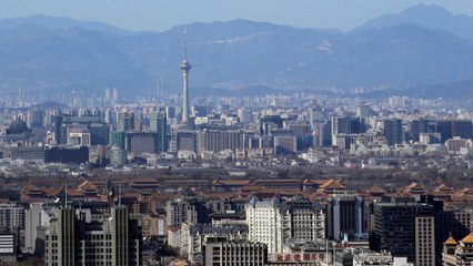 China seeks balance between growth and debt