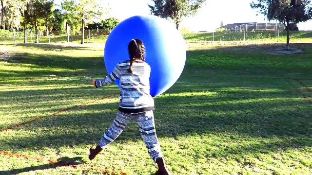 Bad Baby GIANT BALLOON SURPRISE POPS Fail Victoria vs Annabelle Freak Daddy & Toy Freaks Hidden Egg