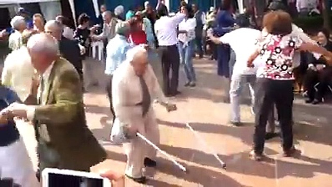 funny video'"*"" bijli bhari h mere ang ang me ""*"" .must watch video