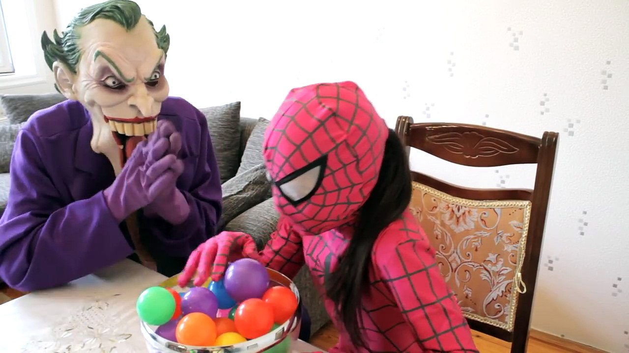 Joker vs Joker Girl! w/ Pink Spidergirl & Superman - Spiderman vs T Rex - Funny Superheroes :)
