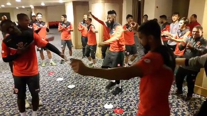 Adanasporlu futbolcular Çiftetelli oynadılar