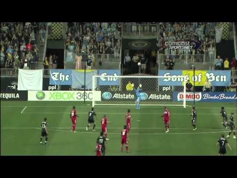 Carlos Ruiz scores left-footed volley to beat Chicago