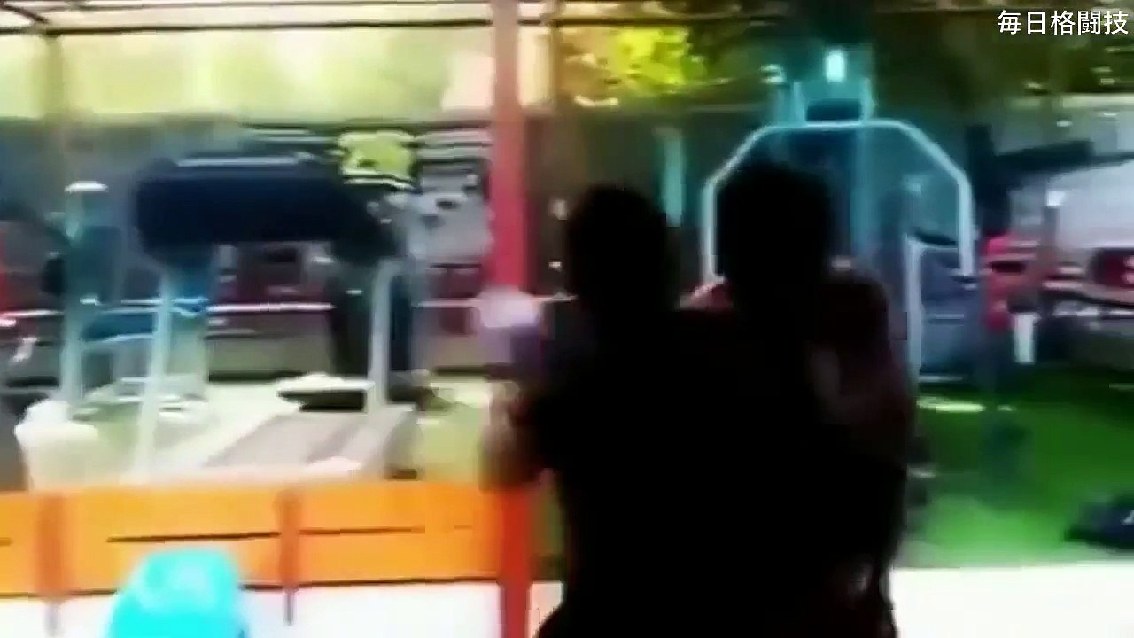 【ブアカーオのミット打ちがイジメ過ぎるｗ】　逃げるトレーナーをどこまでも追いかけるブアカーオ　ムエタイ　キックボクシング-qzc_0uPNIf8