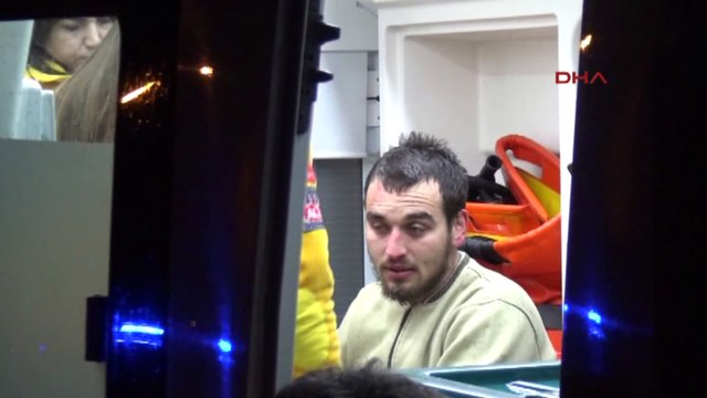 Kontrolden çıkan otomobil Seyhan Nehri'ne uçtu