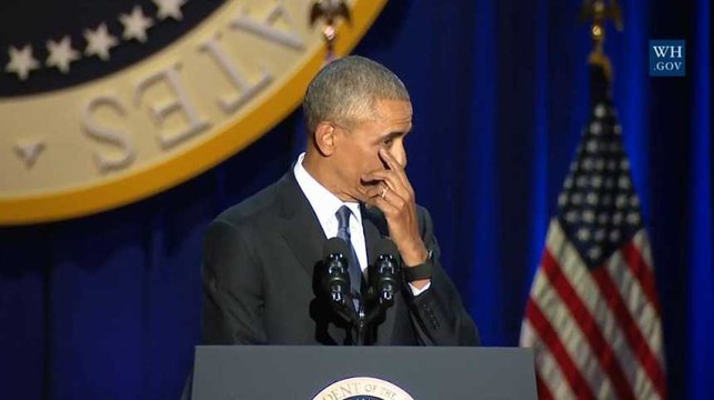 Les larmes de Barack Obama pendant son discours d'adieux