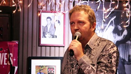 Colin Paul sings 'I'll Remember You' to Anna at Marlowes Jan 8 2017