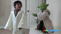 Disney Star Wars Toys Talking Yoda Jedi Force Levitator BLADEBUILDERS JEDI MASTER LIGHTSABER