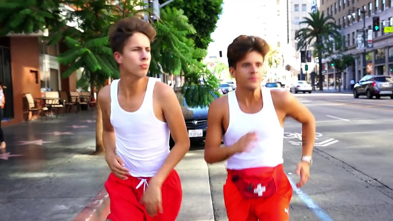 TERRIBLE LIFEGUARDS _ Rudy Mancuso & Juanpa Zurita-NVwCl455lv4