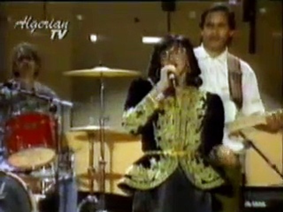 Cheba Zahouania - Ya Hbabi 3awnouni (Live) - YouTube