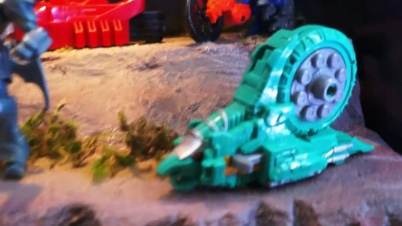 Power Rangers Dino Charge, Thunder Megazord, and Blade Blaster at Bandai Booth (San Diego Comic Con)-s0uLd_qvSSM