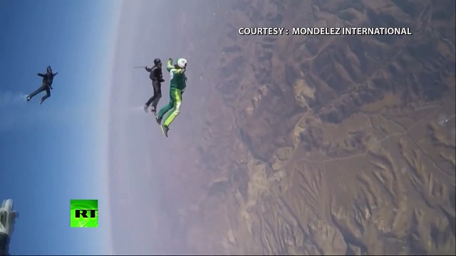 25000 fitten paraşütsüz atlayan çılgınlar!