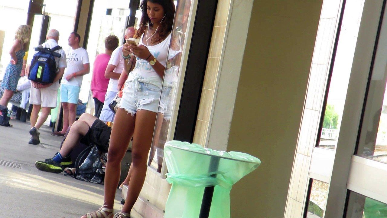 la Demoiselle sur le quai