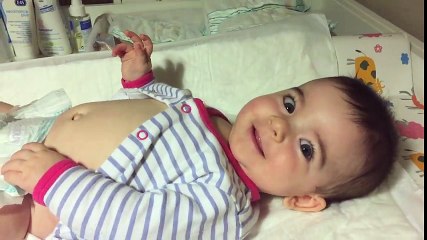 Very funny diaper change - Baby laughing