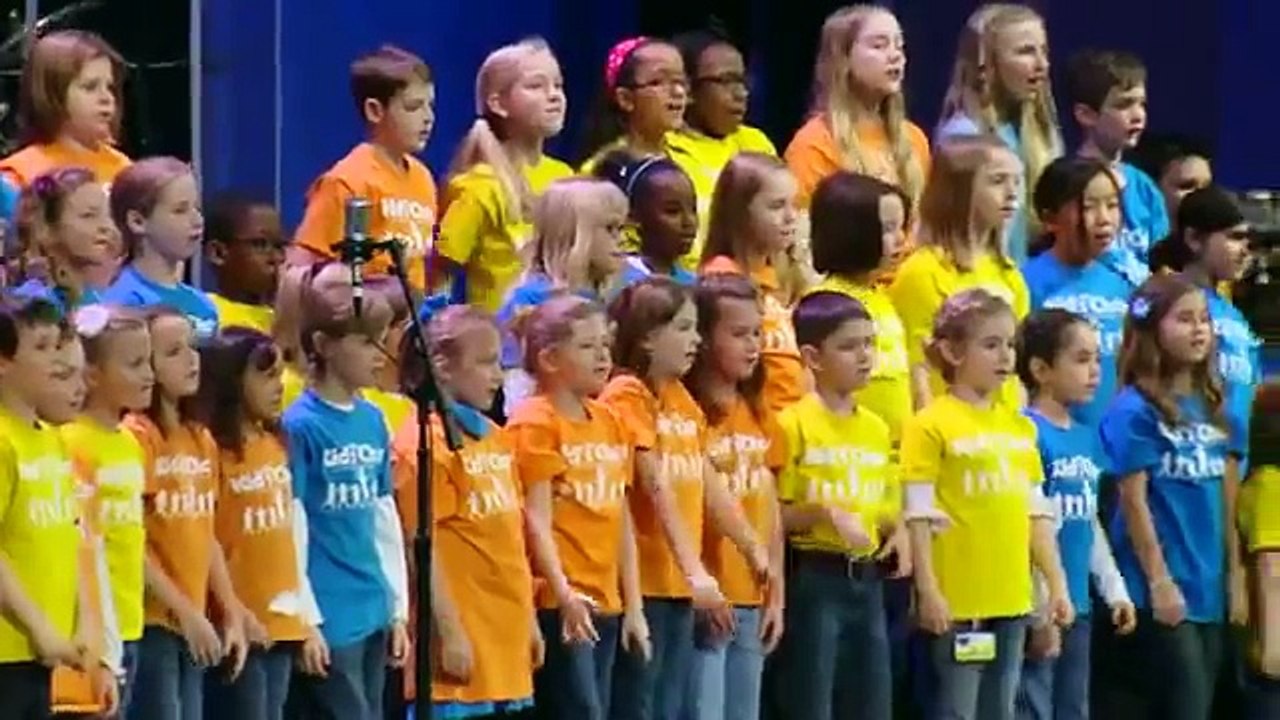 Autiste et aveugle, quand cet enfant chante tout le public fond en larmes !