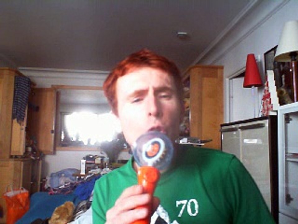 Wiwi égratigne "chanson cri" de Georges Moustaki