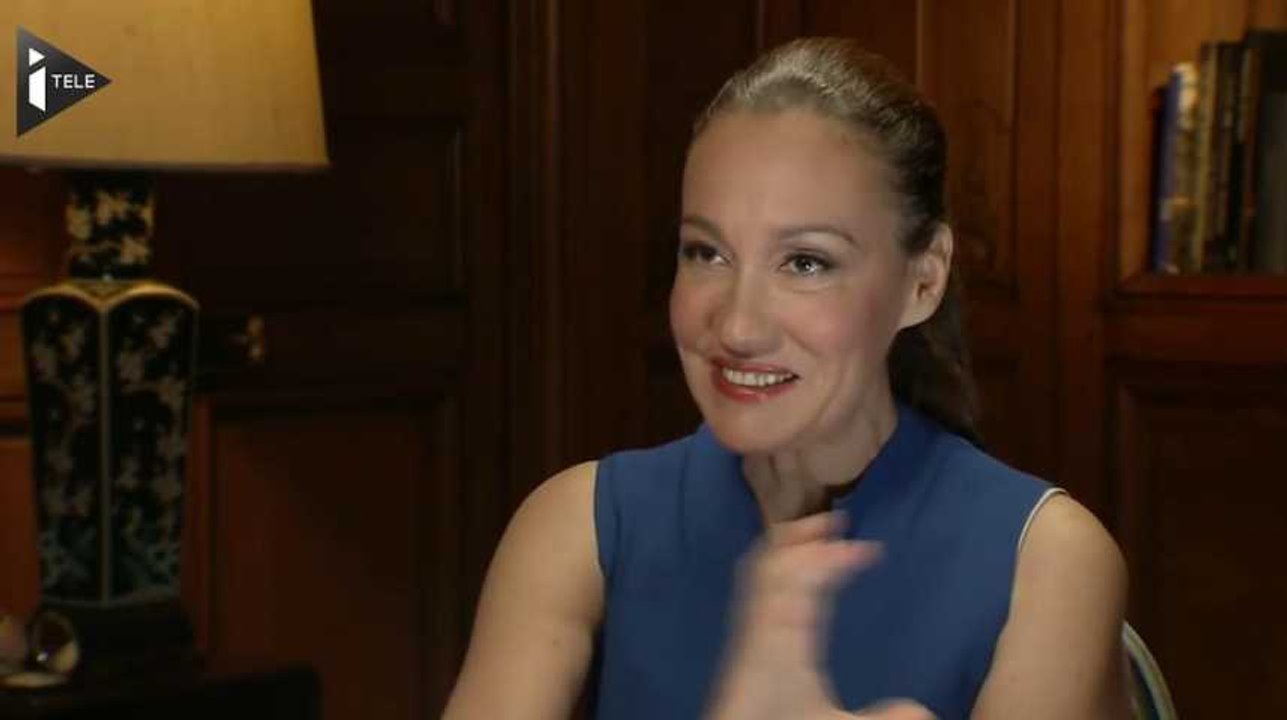 Laurence Haïm à Emmanuel Macron en 2015: "Vous êtes très fort pour partir dans un romantisme verbal que je trouve intéressant"