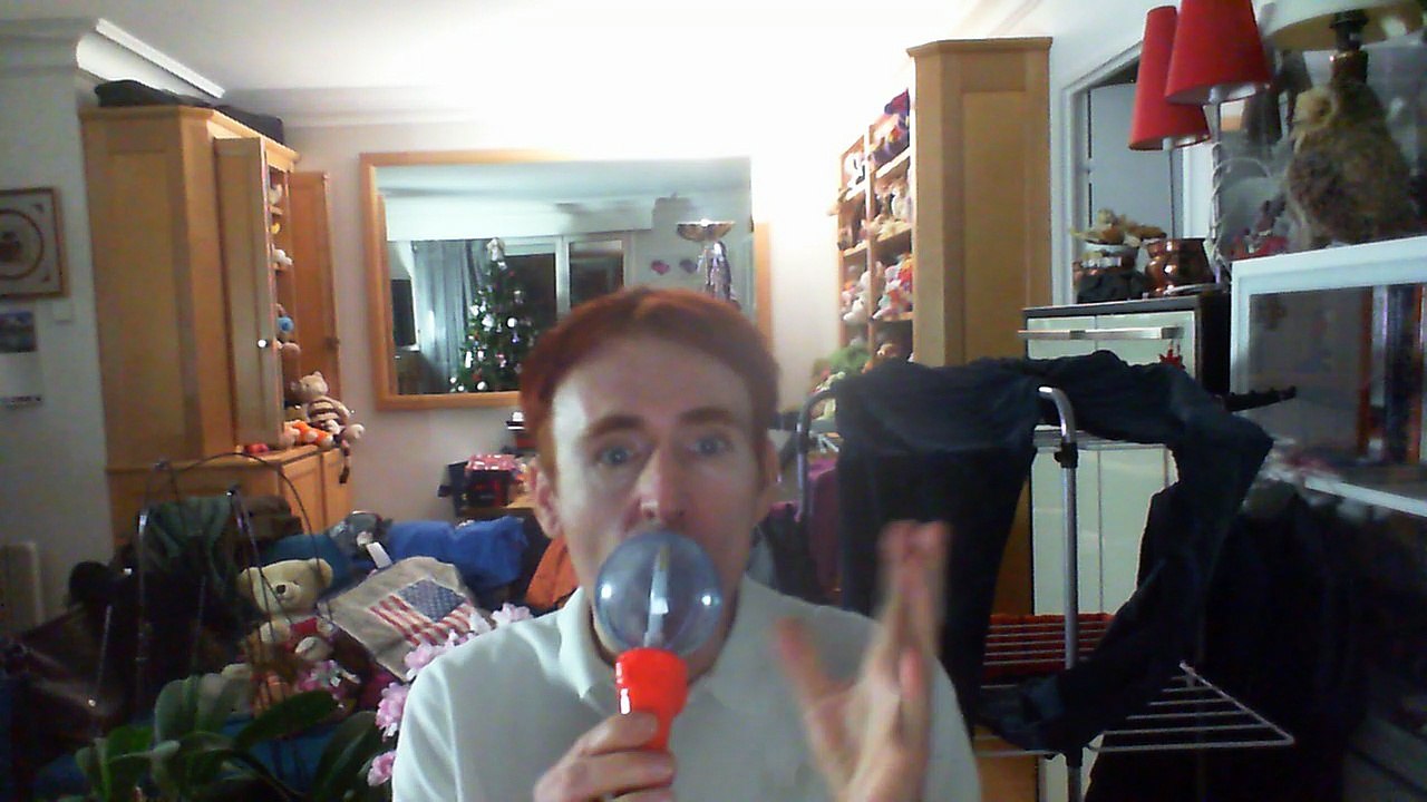 Wiwi égratigne "sweet invisibility" d'Hue & Cry