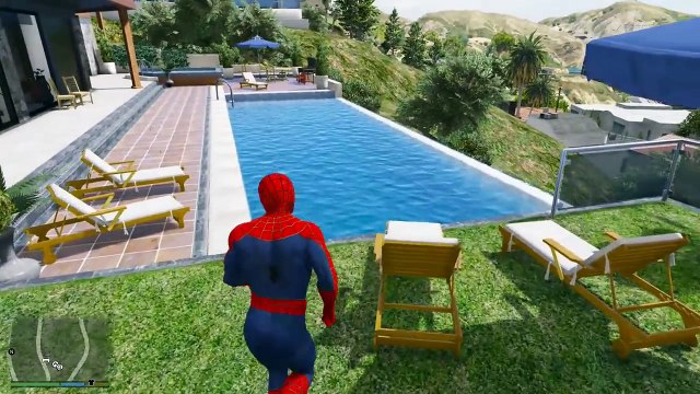 Örümcek Adam Örümcek Çocuğa Şaka Yaptı