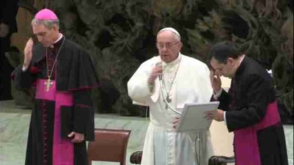 El papa critica las "falsas esperanzas" que proponen supuestos ídolos o adivinos