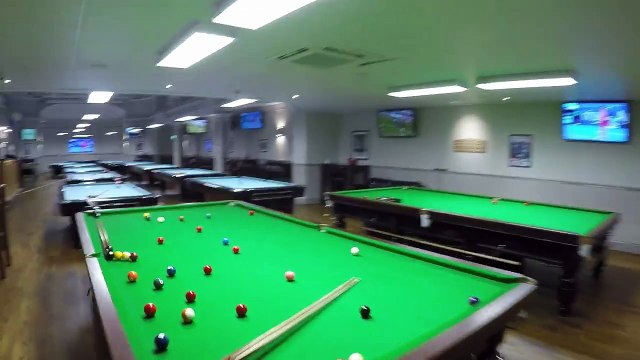 Superbe trick réalisé par des passionnés de snooker