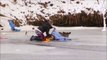 Il risque sa vie pour sauver une biche prise au piège sur la glace