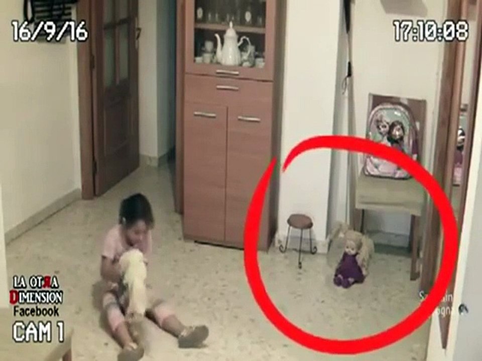 Ce papa découvre qu'il se passe des phénomènes paranormaux en présence de sa fille