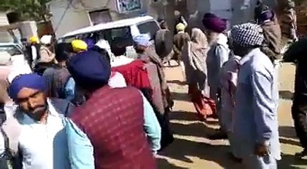 ਹੁਣ ਨੀ ਲੋਕ ਅਕਾਲੀਆਂ ਨੂੰ ਪਿੰਡਾਂ ਵਿਚ ਵੜਨ ਦਿੰਦੇ, ਆਹ ਦੇਖੋ ਕਾਲੀ ਕਿਦਾਂ ਭਜਾਏ